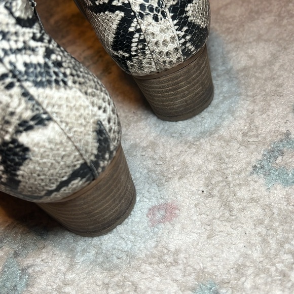 SOLD - Picture 6 of 7